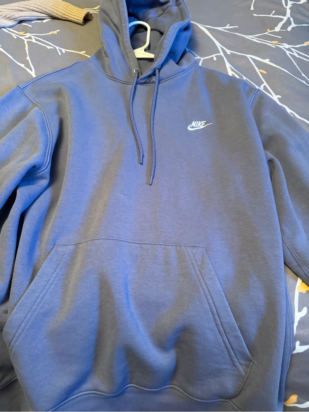 Nike Men’s med. Club fleece.